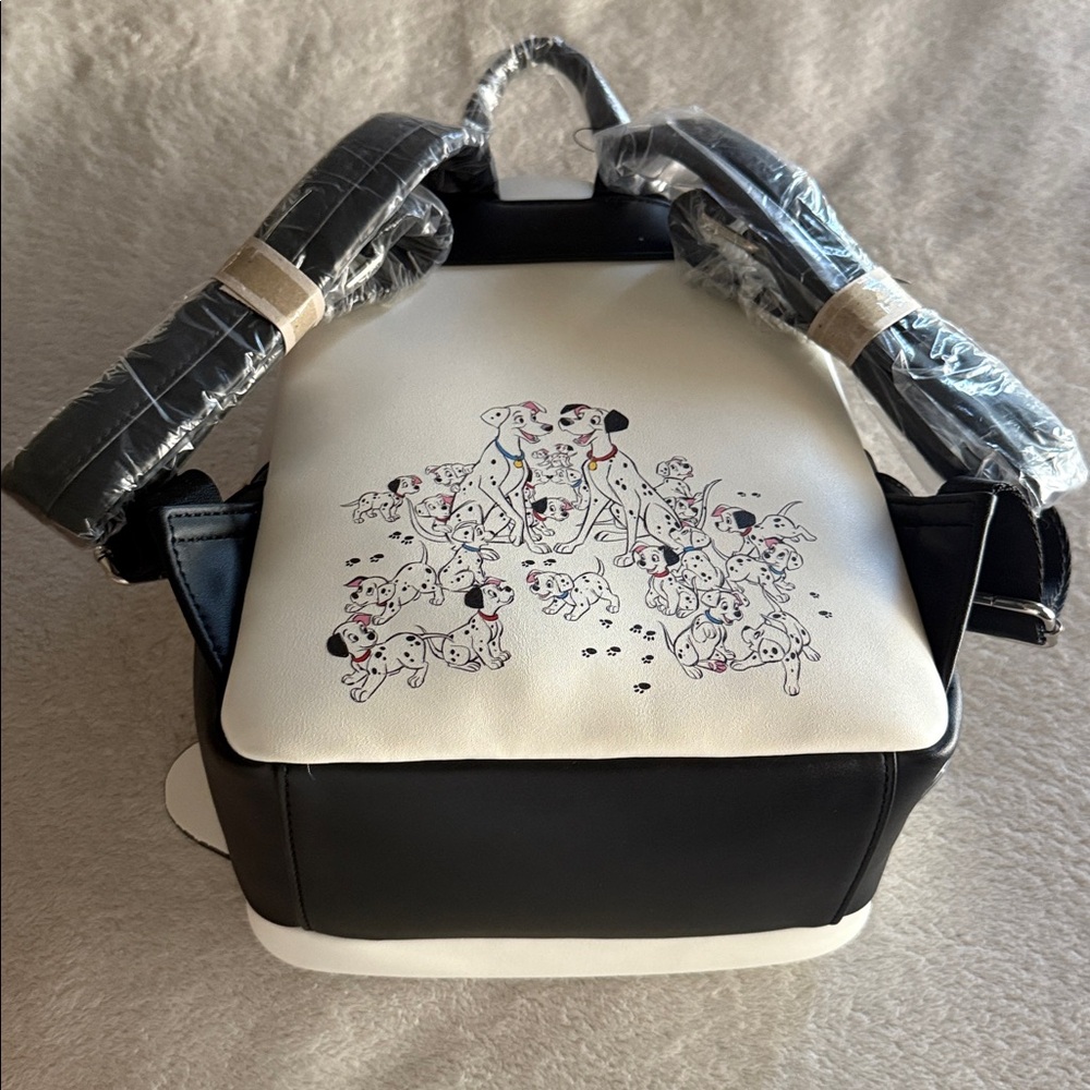 Loungefly 101 Dalmatian Backpack - New with Tags - Picture 4 of 7